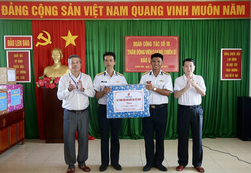 Tập đoàn Dầu khí Việt Nam thăm, động viên cán bộ chiến sĩ, người dân tại huyện đảo Trường Sa và Nhà giàn DK1/9 – Ba Kè